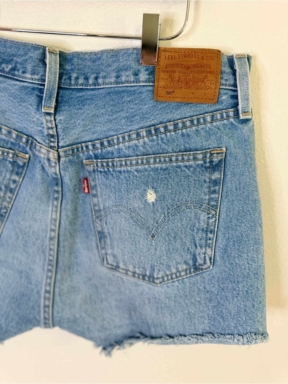 Levi’s 501 Distressed Cutoff Denim Shorts Light Wash Size 31 - Picture 5 of 8